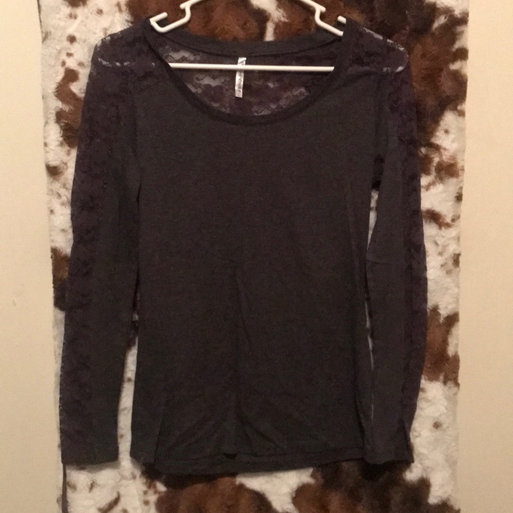 Woman’s large long sleeve with lace top